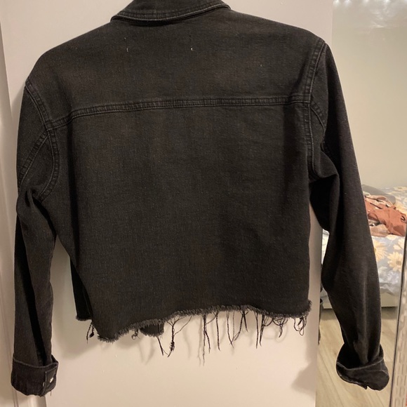 CROPPED BLACK JEAN JACKET!! - Picture 4 of 5